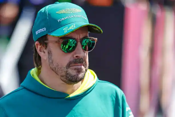 Fernando Alonso seguirá en Aston Martin