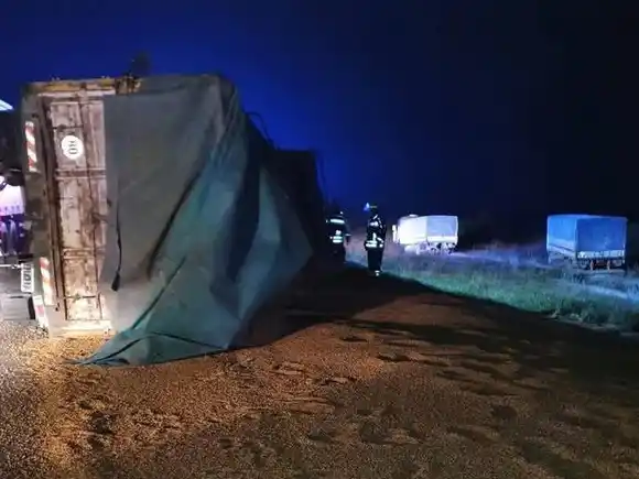 Choque de camiones en la autopista Córdoba – Rosario: ambos choferes fueron hospitalizados