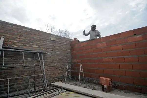 Construir una vivienda tipo ya cuesta unos 2,5 millones de pesos