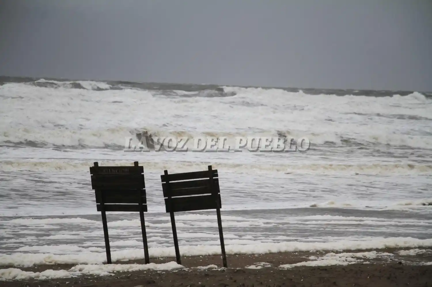 El mar avanzó mucho sobre la costa a raíz del viento