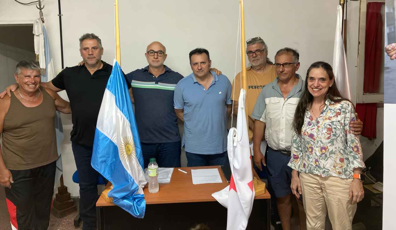 La nueva conducción de la Cruz Roja San Pedro.