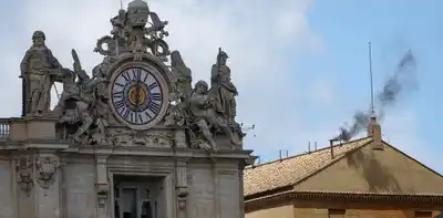 Fumata negra: no hubo acuerdo en el Vaticano y continúa el cónclave