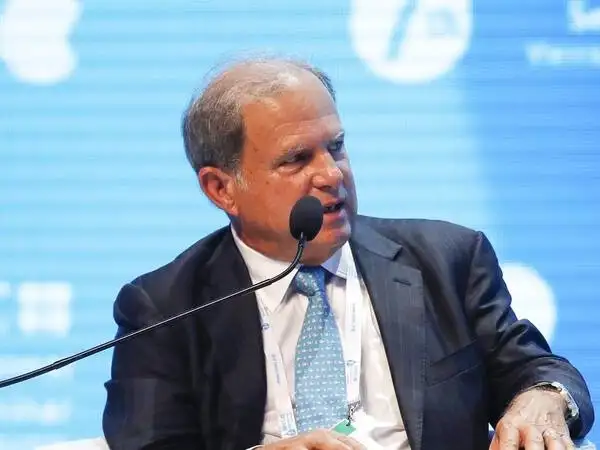 Hizo referencia al brillante futuro de Vaca Muerta y a la privilegiada situación de Argentina para exportar petróleo y gas al mundo.