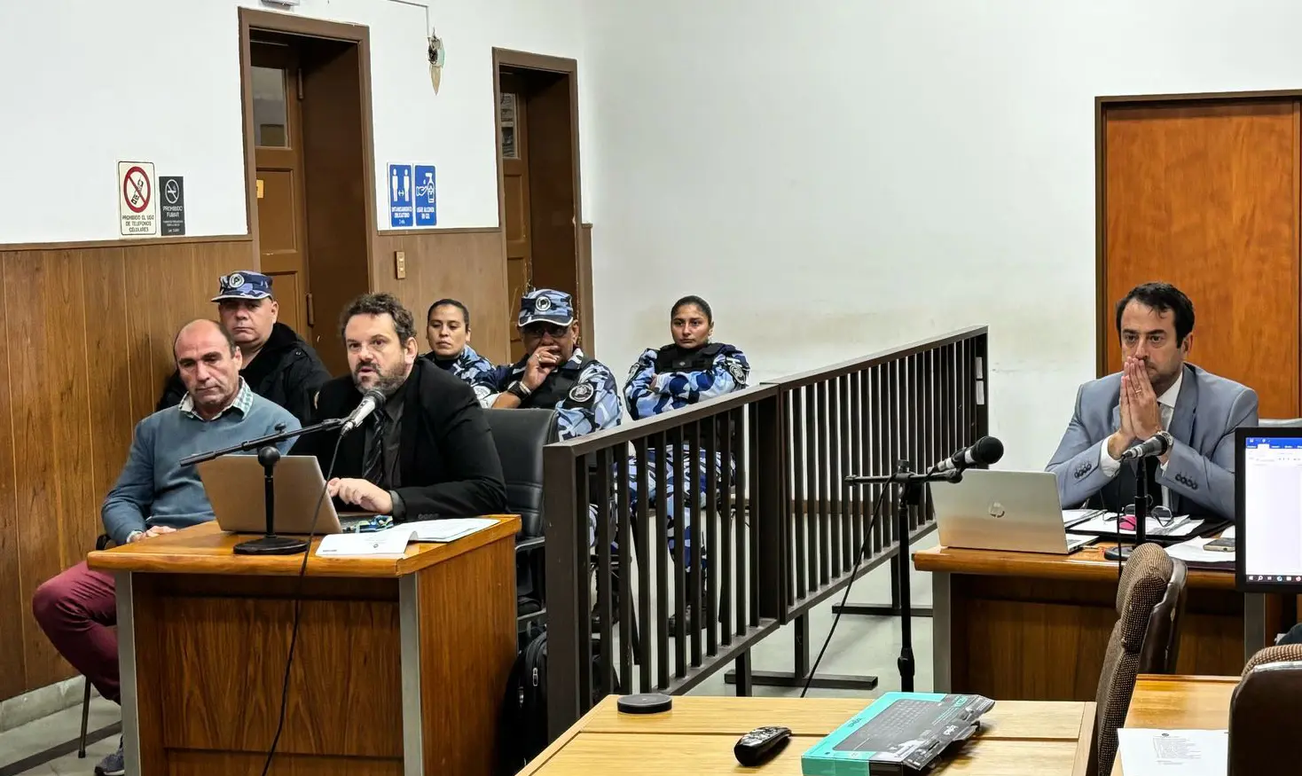 Primera. Jornada del juicio a un hombre acusado de varios delitos contra dos menores