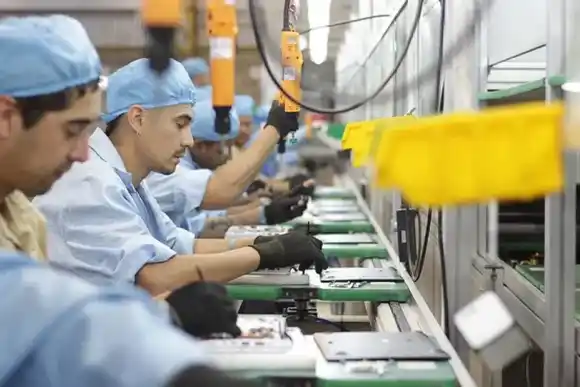 La  actividad industrial cayó 14,9% en abril y sigue bajando con fuerza