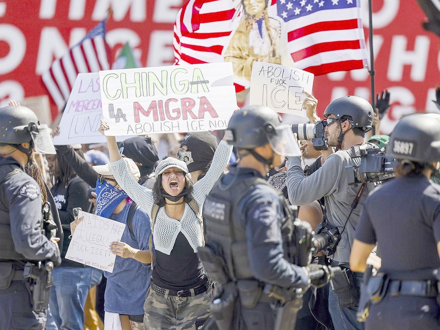 Trump dijo que podría invocar a la Ley de Insurrección para disolver las protestas