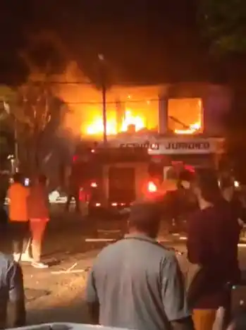 Explosión e incendio en Santos Lugares: Sospechan que fue una fuga de gas