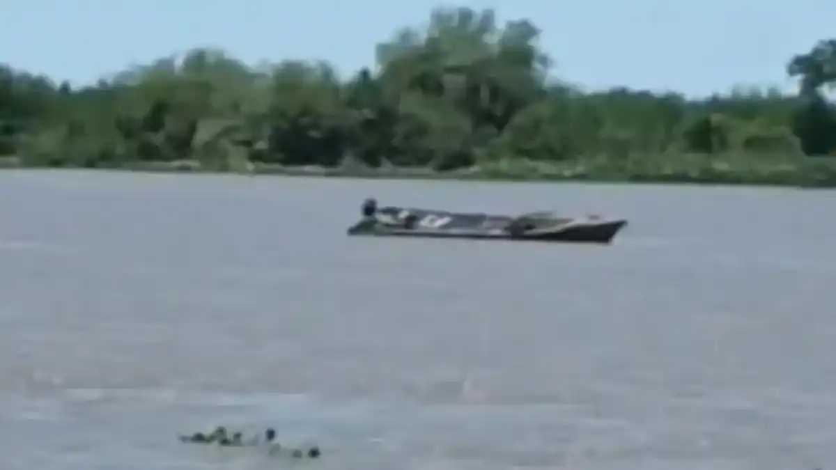 La canoa iba a la deriva con los cuerpos fallecidos. La misma fue advertida por vecinos de Sauce Viejo.