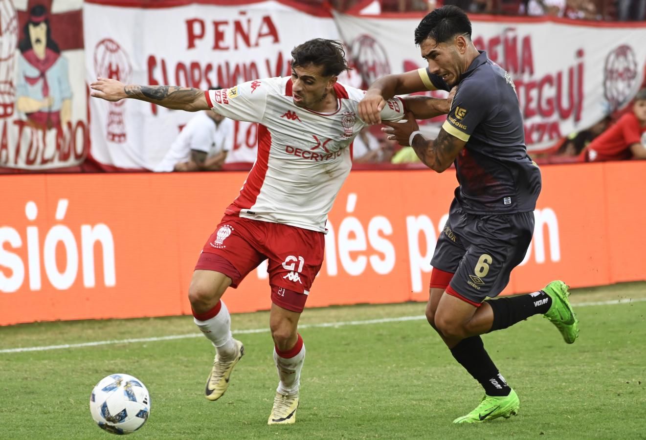 Huracán empató con Argentinos Juniors. El "Bicho" llegó a la punta