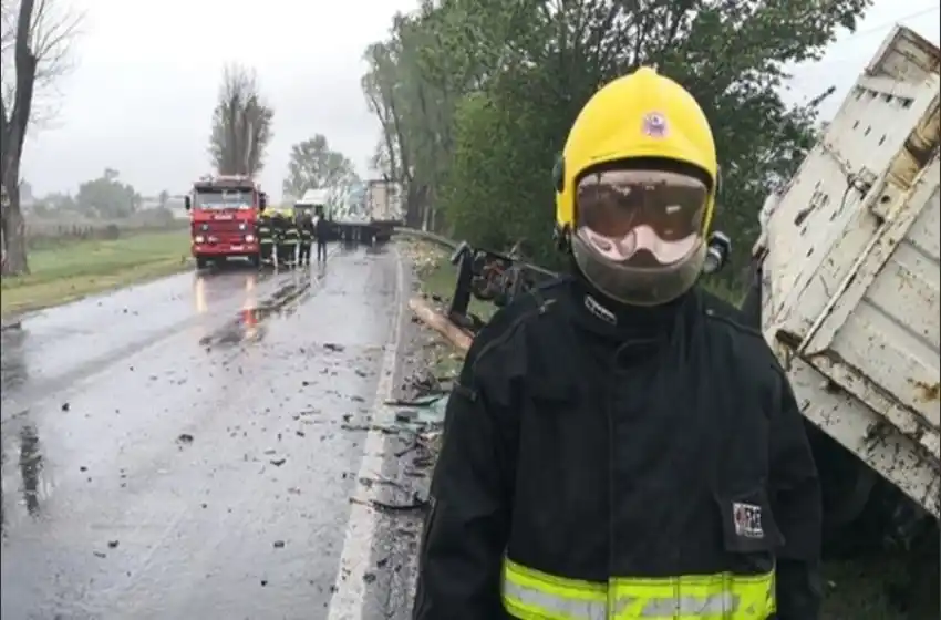 Un muerto y un herido grave en un choque entre camiones en la Ruta 33