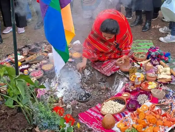 Alimentar a la Madre Tierra es la forma de ofrenda para agradecer y conectar espiritualmente.
