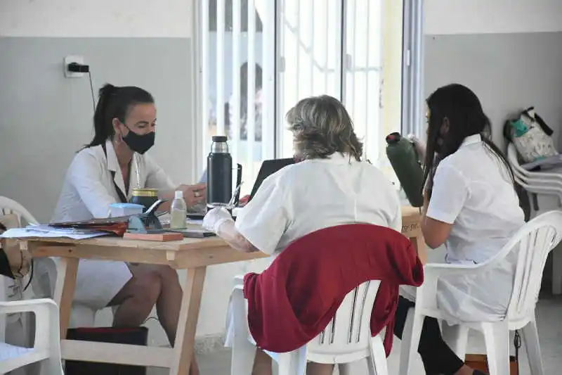 Escuelas capitalinas utilizan la tecnología para comunicarse con sus estudiantes