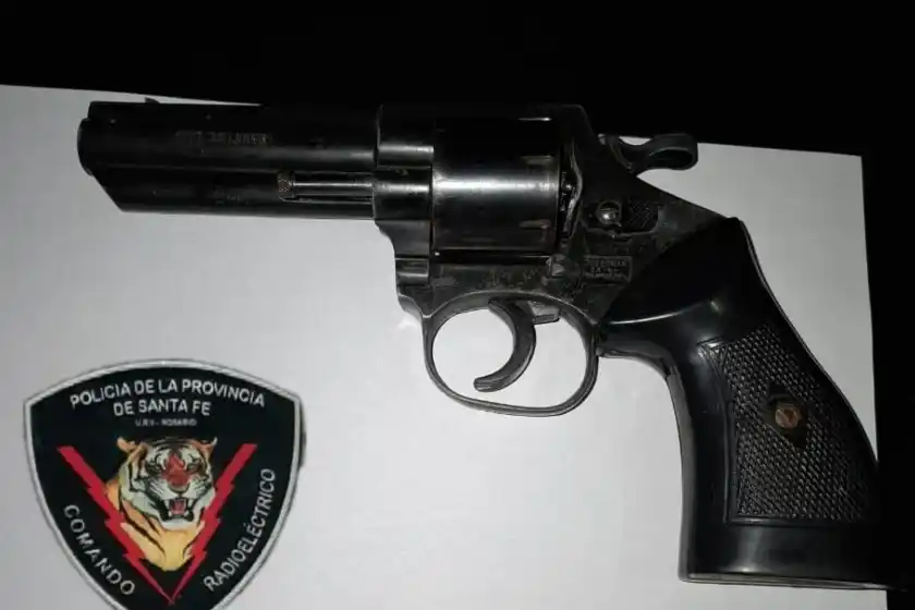 Cayó un adolescente de 16 años que circulaba con un revólver en el extremo sur de Rosario