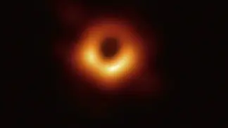 Presentaron la primera foto de un agujero negro