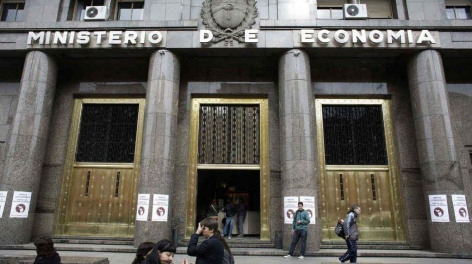 La deuda en pesos creció casi un 10 % en julio, pero en moneda extranjera cayó US$ 1.125