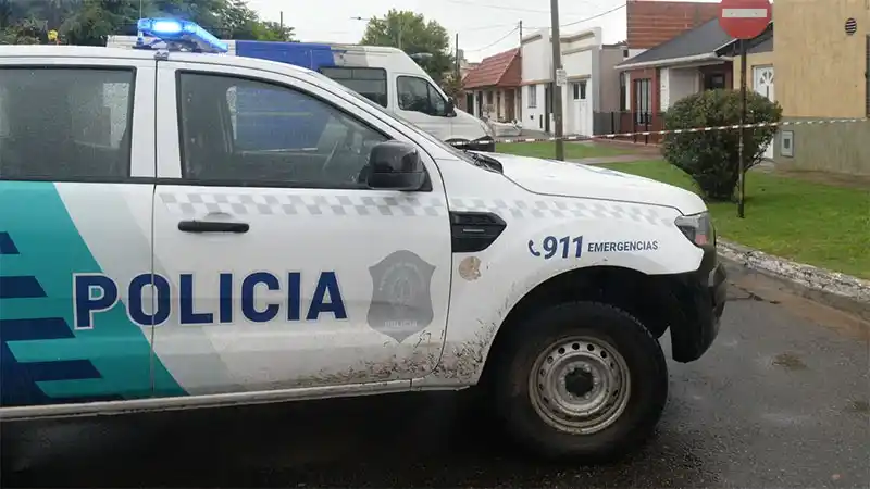 Delincuentes asaltaron a una familia en su casa y violaron a una joven
