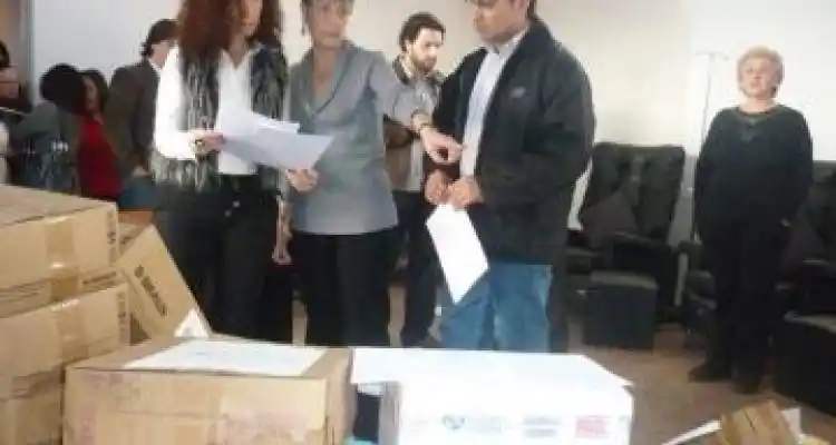 Oficializaron el traspaso de medicamentos de Resistiré al Hospital