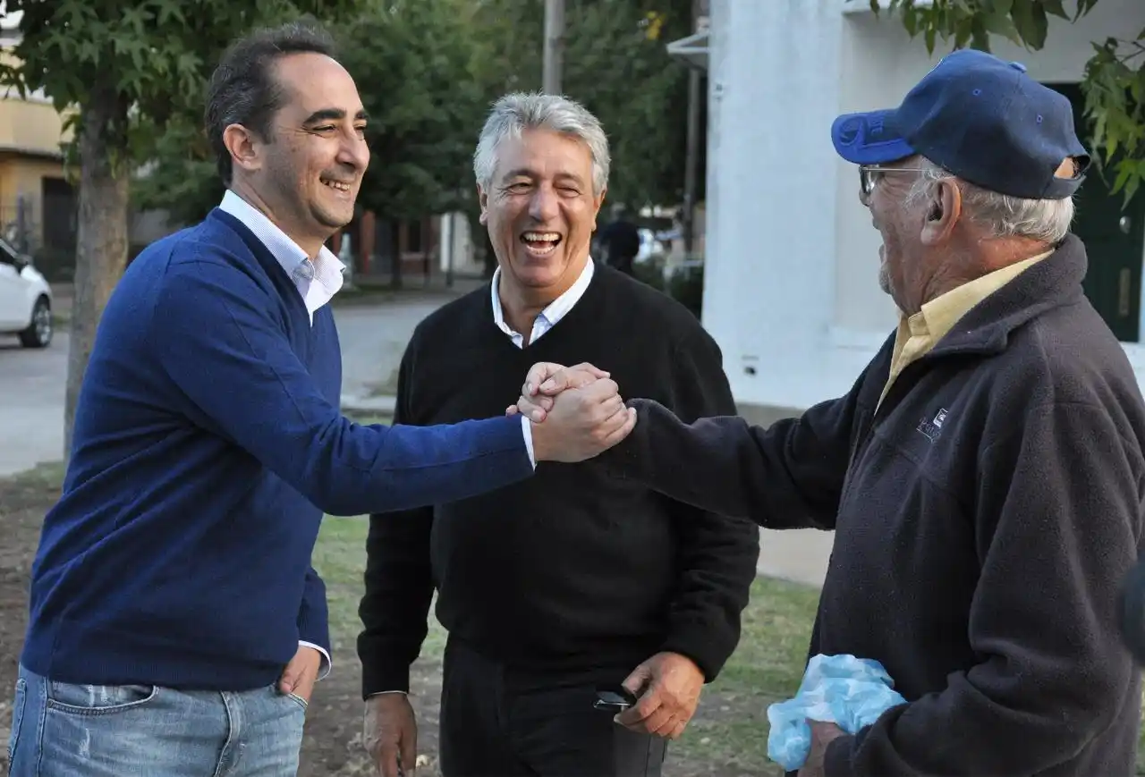 Tagliaferro supervisó obras de pavimentación en Haedo: "Era una necesidad de las familias"