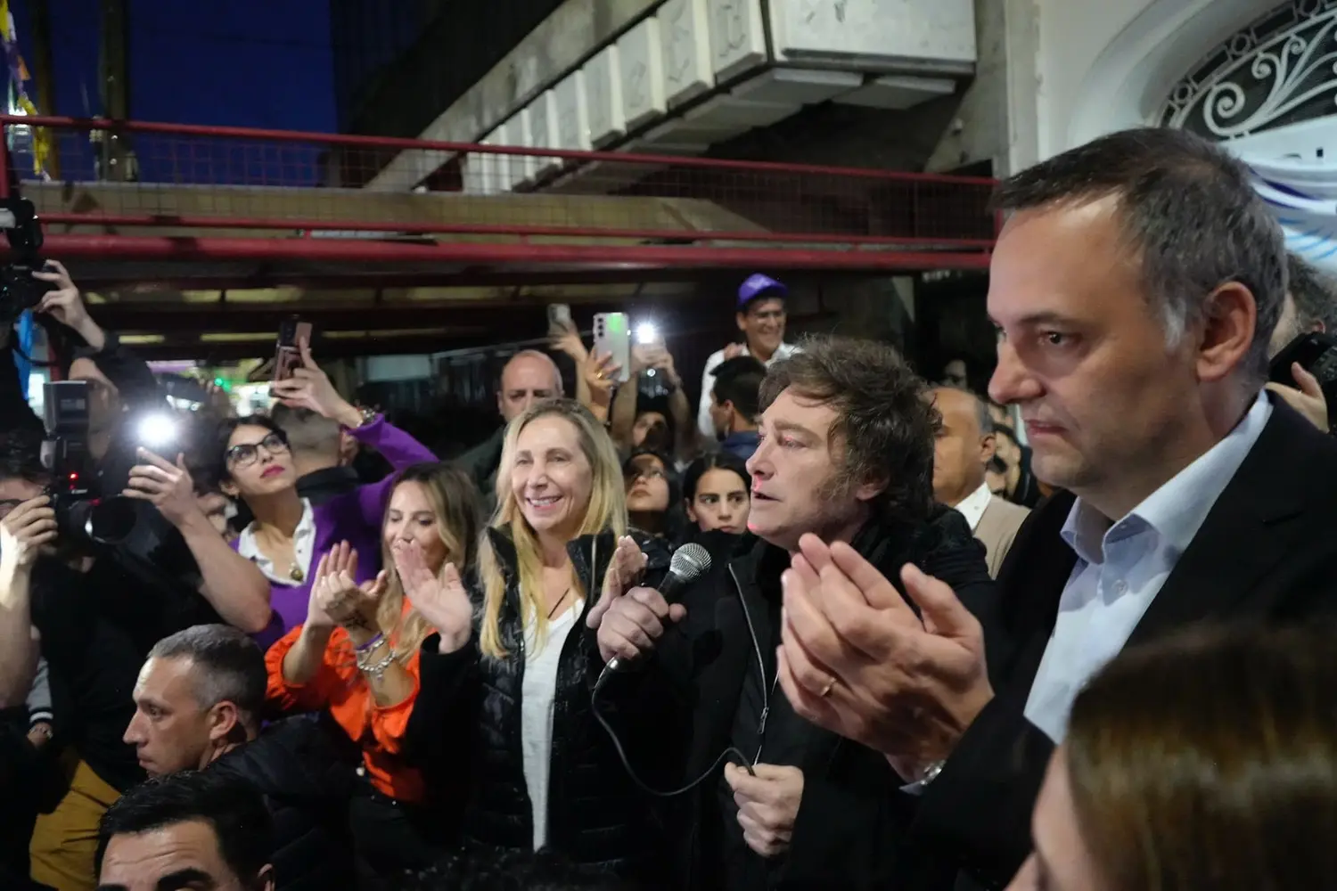Milei encabezó acto de campaña de Adorni.