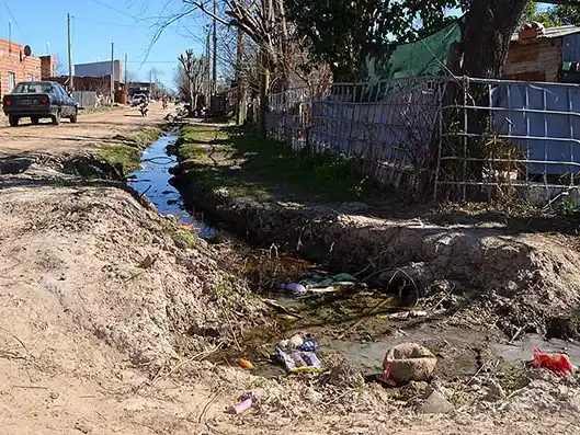 La falta de adecuados desagües es una de las cuentas pendientes del municipio con el barrio Minuán.