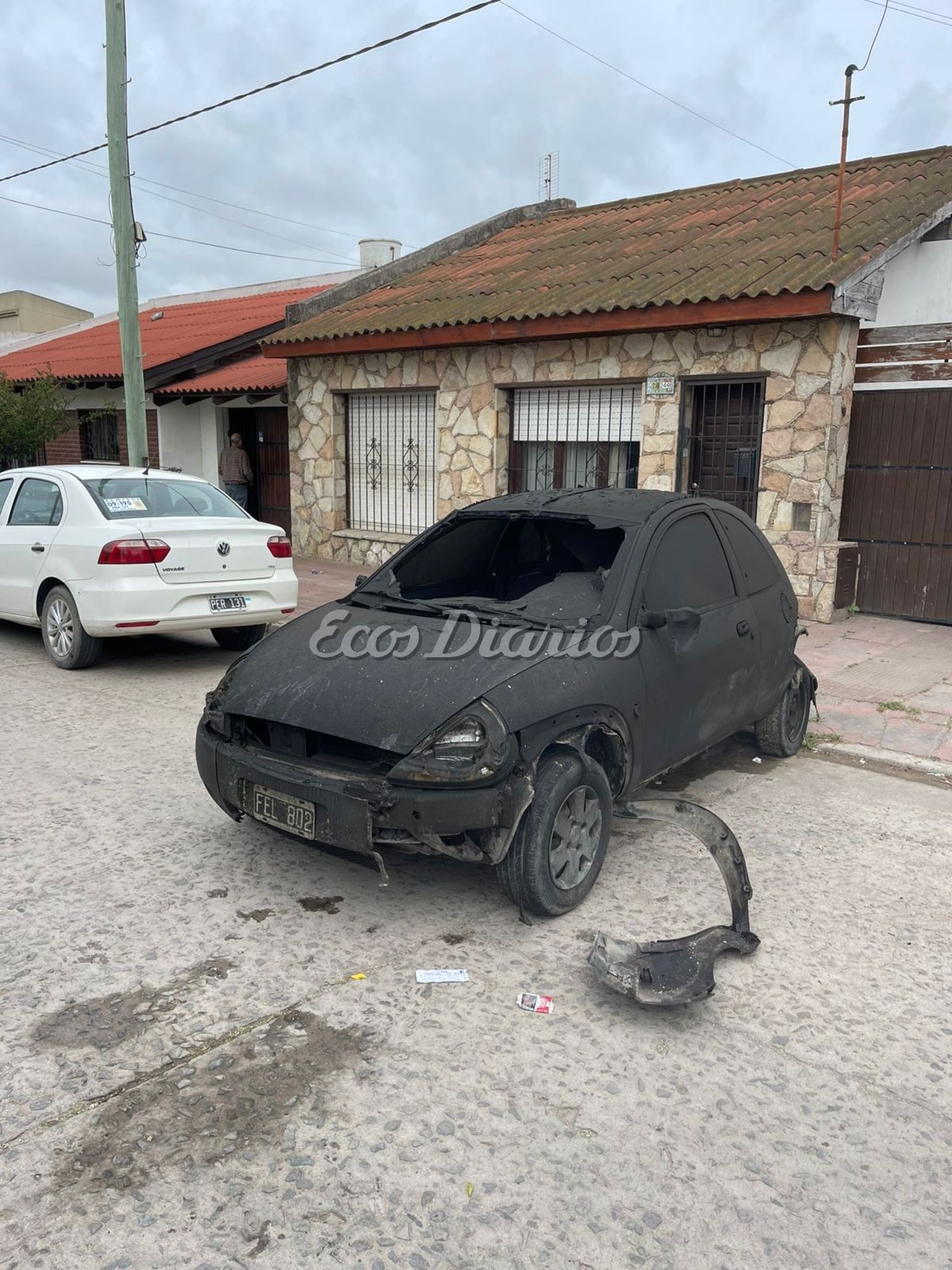 Se incendió el garaje de una vivienda, con dos autos adentro