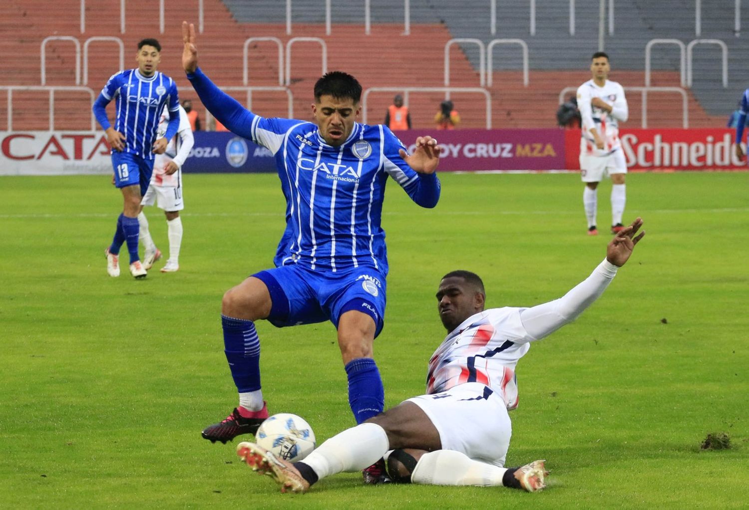 Godoy Cruz-San Lorenzo, suspendido por incidentes