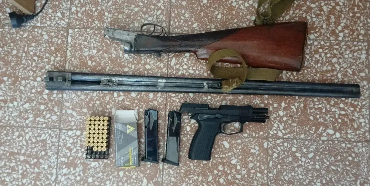 Detuvieron a un hombre y un adolescente tras una violenta balacera: habrían atacado a tiros una casa en Laguna Paiva