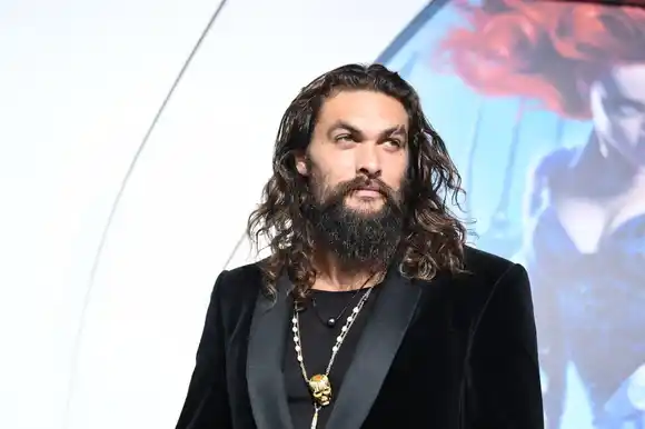 Aquaman pide acción para preservar los océanos