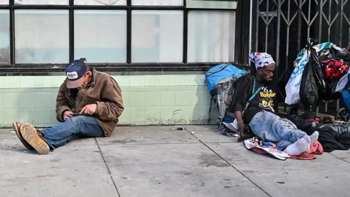APRUEBAN multas para personas que vive en la calle en  EE.UU.