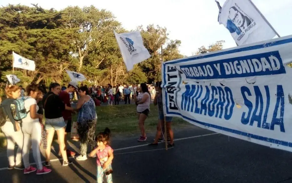 Manifestantes cortan ruta 2 a la altura de Mar del Plata