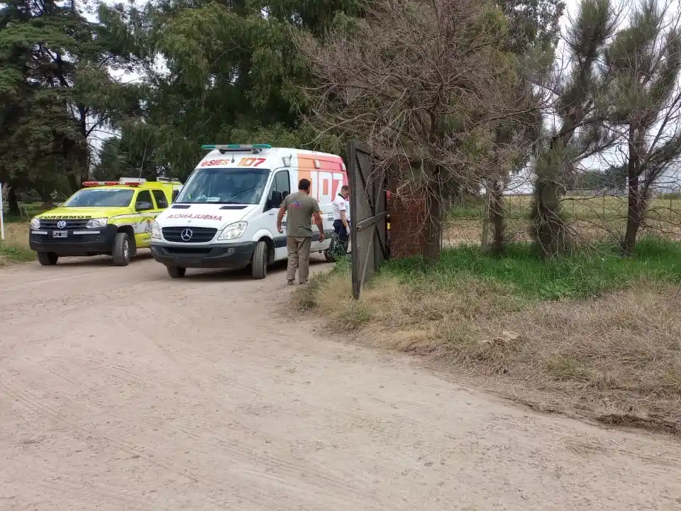 Bomberos y SIES 107 atendieron a las víctimas del siniestro.
