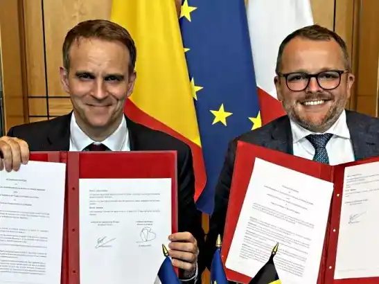 Ceremonia de firma. Ministro francés de Energía Marc Ferraci y el ministro belga de Energía Mathieu Bihet.