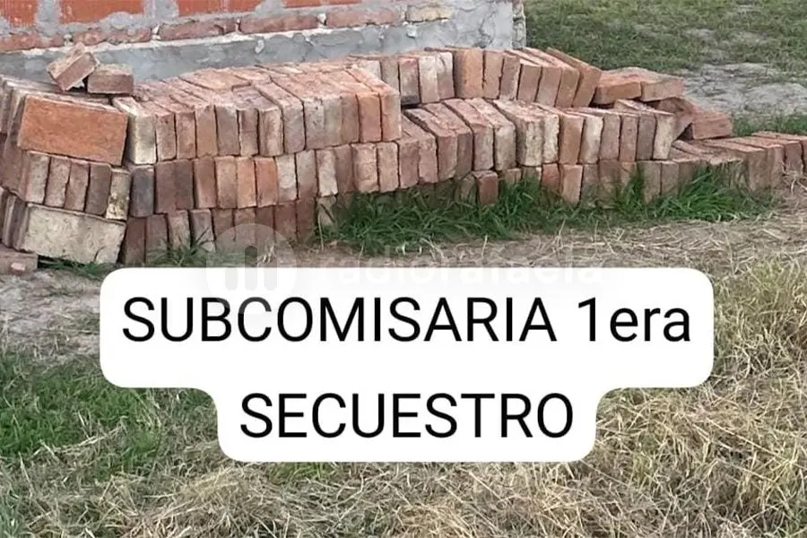 Un visionario de los negocios: andaba vendiendo ladrillos que no eran suyos