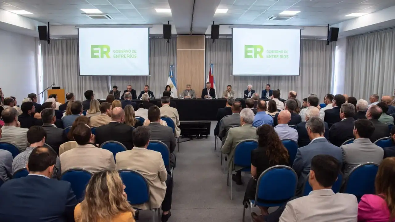 La reunión convocó a decenas de funcionarios de la provincia.