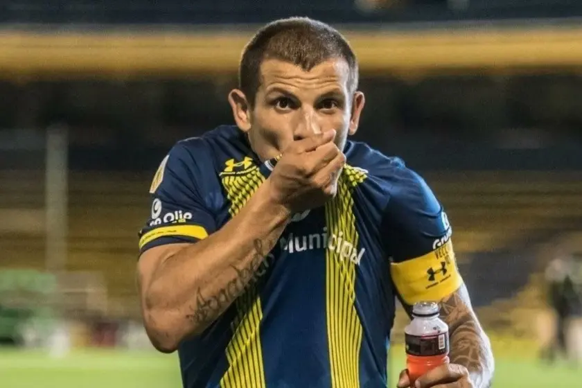 Emiliano Vecchio reveló que la barra brava lo obligó a irse de Central