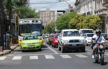 Carril exclusivo: Cerraron 26 comercios en avenida Rivadavia