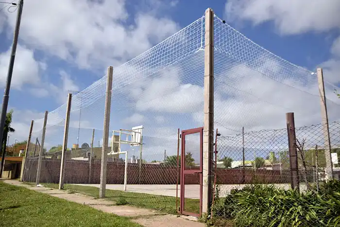 Realizan algunas mejoras en los  playones deportivos de Lobería