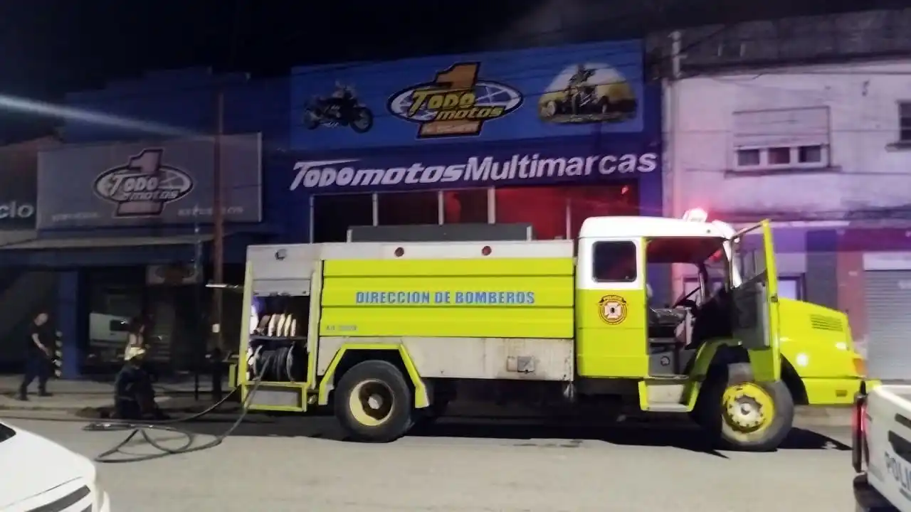 Incendio en concesionaria de motos