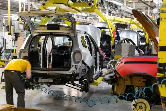 La actividad industrial cayó 2 % y la construcción se desplomó 24,5 % en octubre