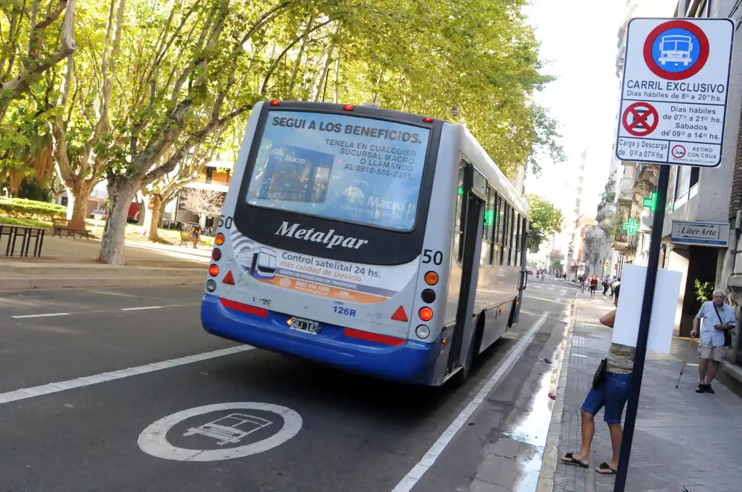 Los carriles exclusivos no interfieren en la actividad comercial