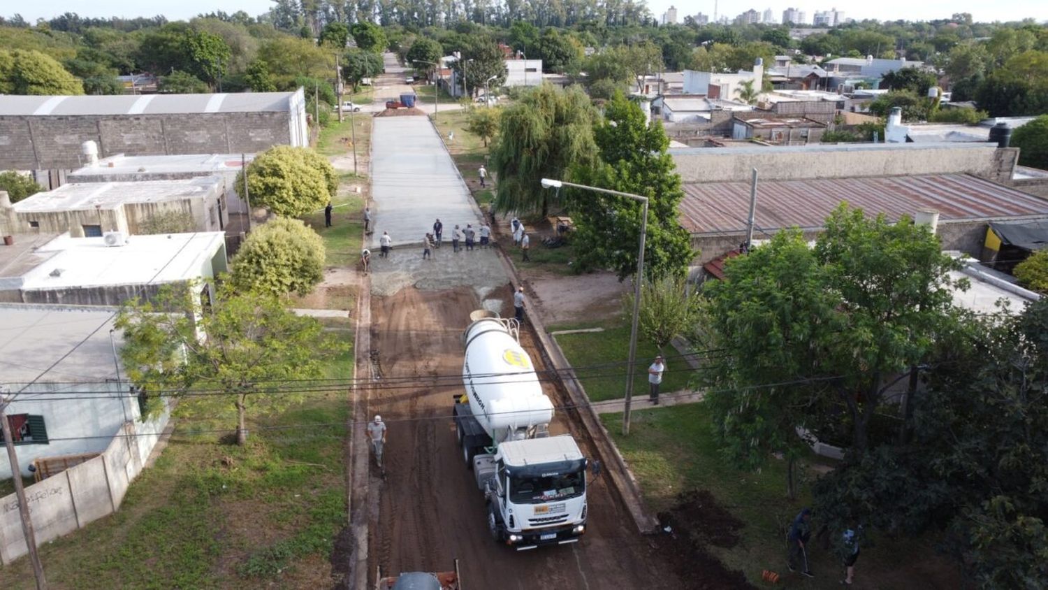 El gobierno venadense ejecuta una cuadra más de pavimento y avanza con el plan de arreglo de calles 