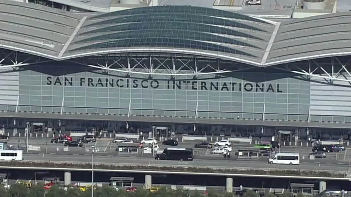 ATAQUE CON CUCHILLO deja tres personas heridas en el aeropuerto de San Francisco, en EE.UU.