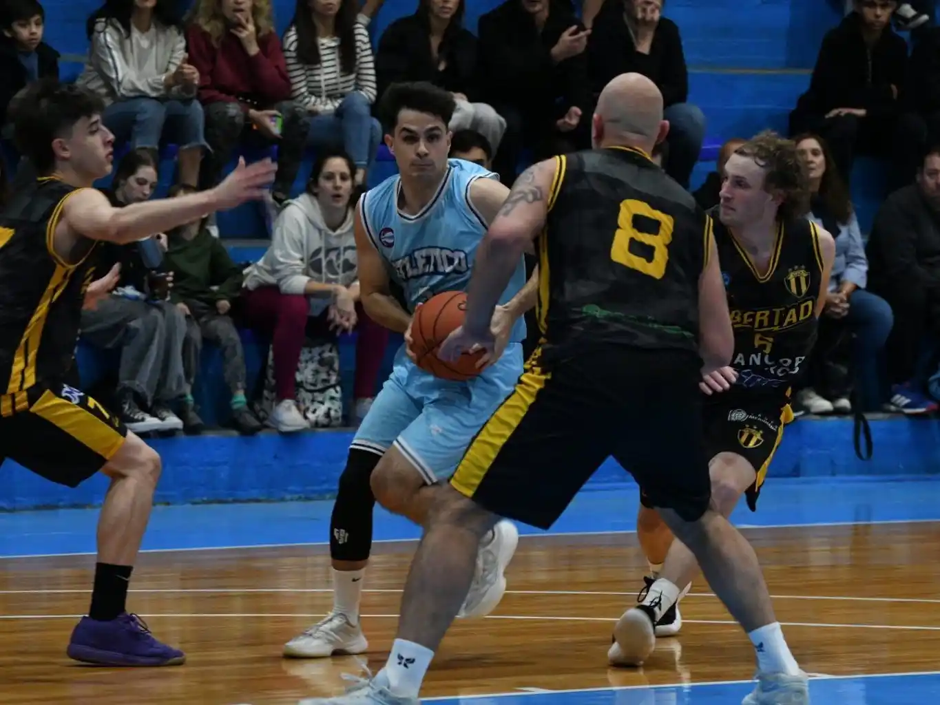 La Crema esta 2 a 0 en la serie final del Pre Federal.Foto:AR