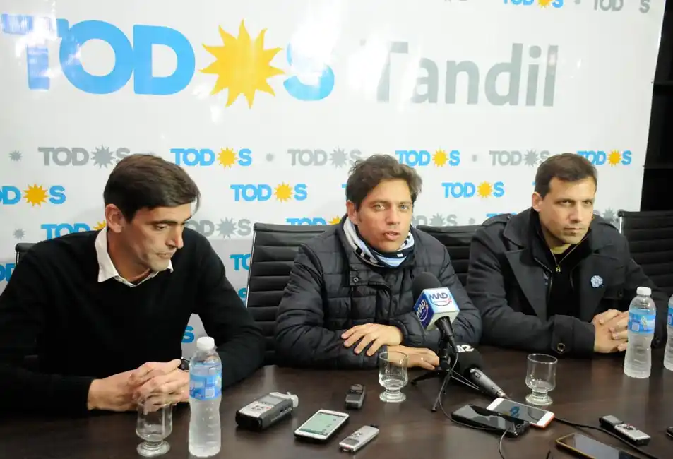 En Tandil, Kicillof criticó al Gobierno y pidió que "ayude a los que la están pasando mal"