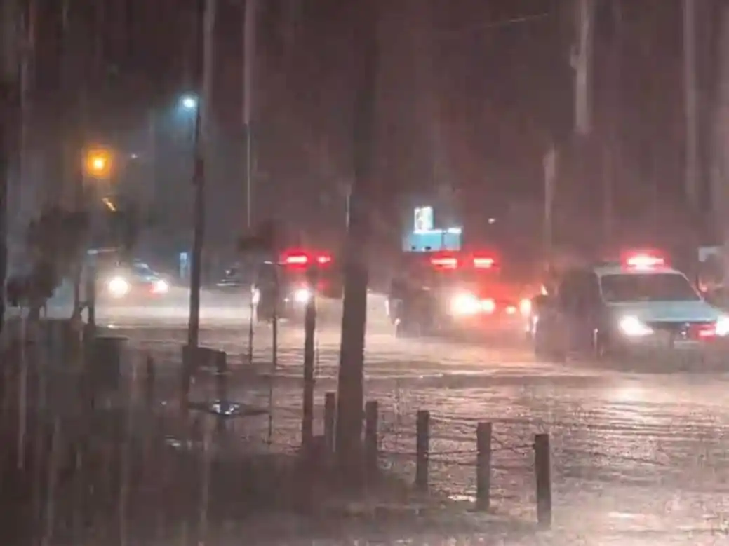 El impacto de la lluvia dejó zonas anegadas.