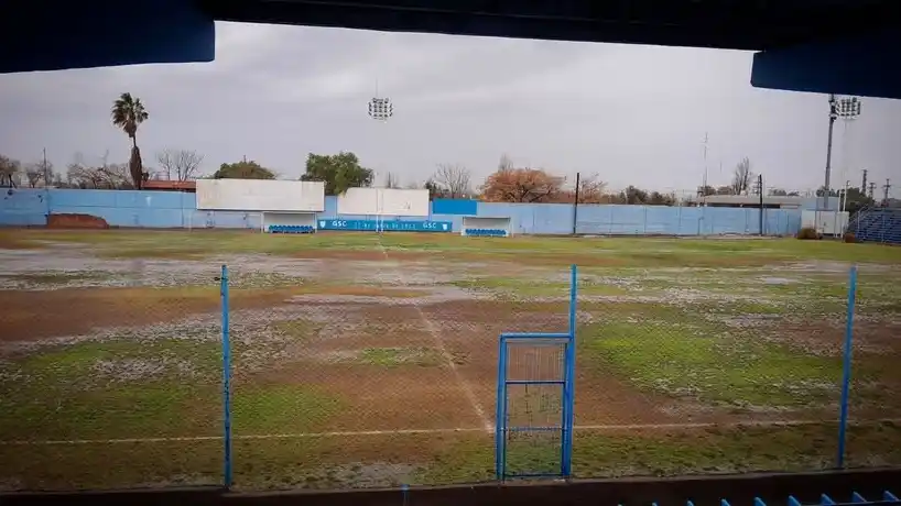 La cancha de Gutiérrez SC luego de la lluvia caída.