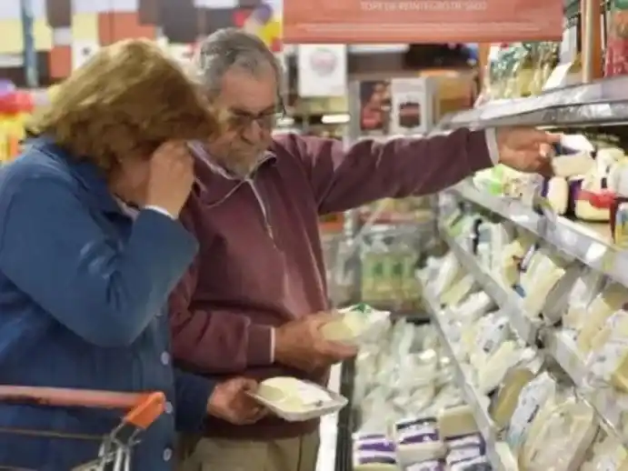 Rosario enfrenta una dura realidad social: más de mil jubilados dependen de ayuda alimentaria.