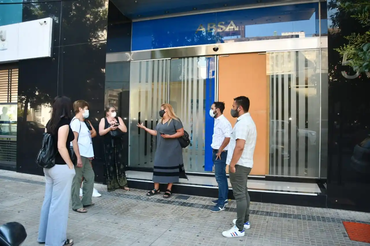 Concejales de Berisso reclamaron en ABSA por la falta de agua: Los de Cambiemos llegaron tarde y quedaron afuera
