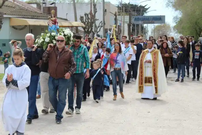 Muestra de fe y procesión