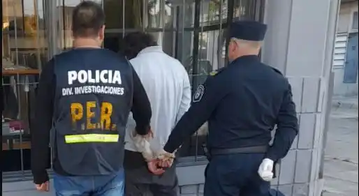 Quedó detenido luego de haber sido atrapado robando en una tienda de ropa
